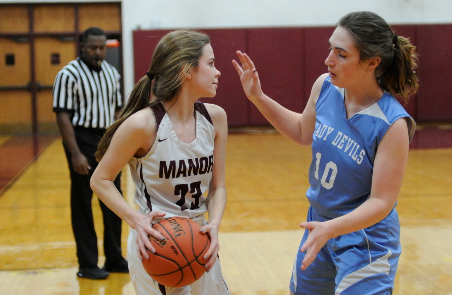 Face off! Manor’s Mya Ross, an eighth-grade guard, and Roscoe’s Alexis O’Shaughnessy, a senior center.